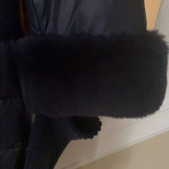 A Down Coat SZ medium - Picture 7 of 13